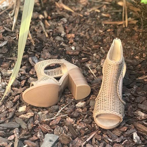 Taupe laser cutout booties with braided detail - Picture 5 of 7